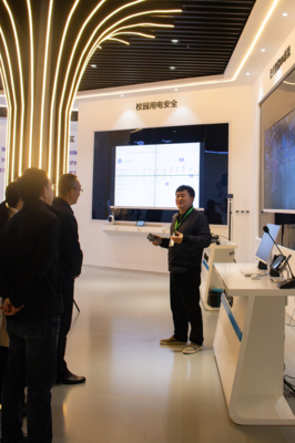 銅川市委副秘書長吳陽一行蒞臨我院考察電子軟硬件產(chǎn)品研發(fā)工作